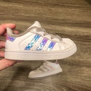 ADIDAS superstars girls size 4K